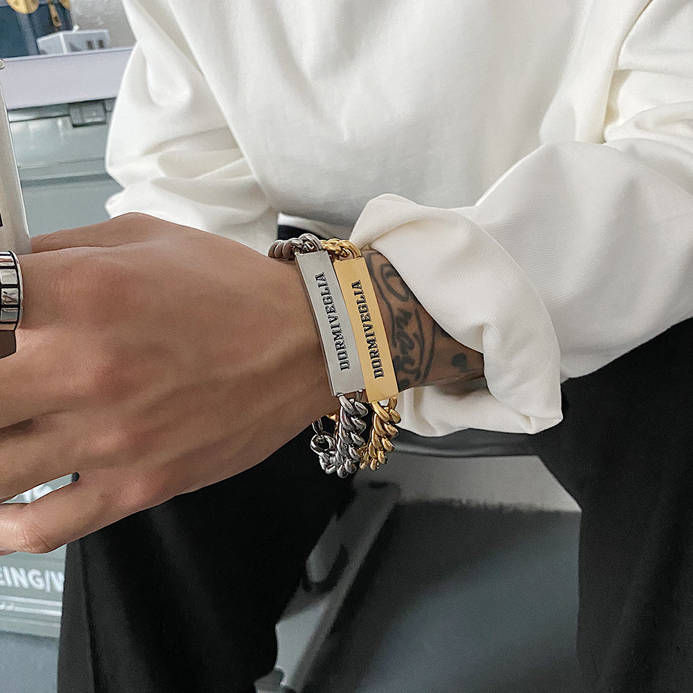 saz原创设计潮牌钛钢嘻哈字母方牌手环钛钢金属感夸张潮酷手链男