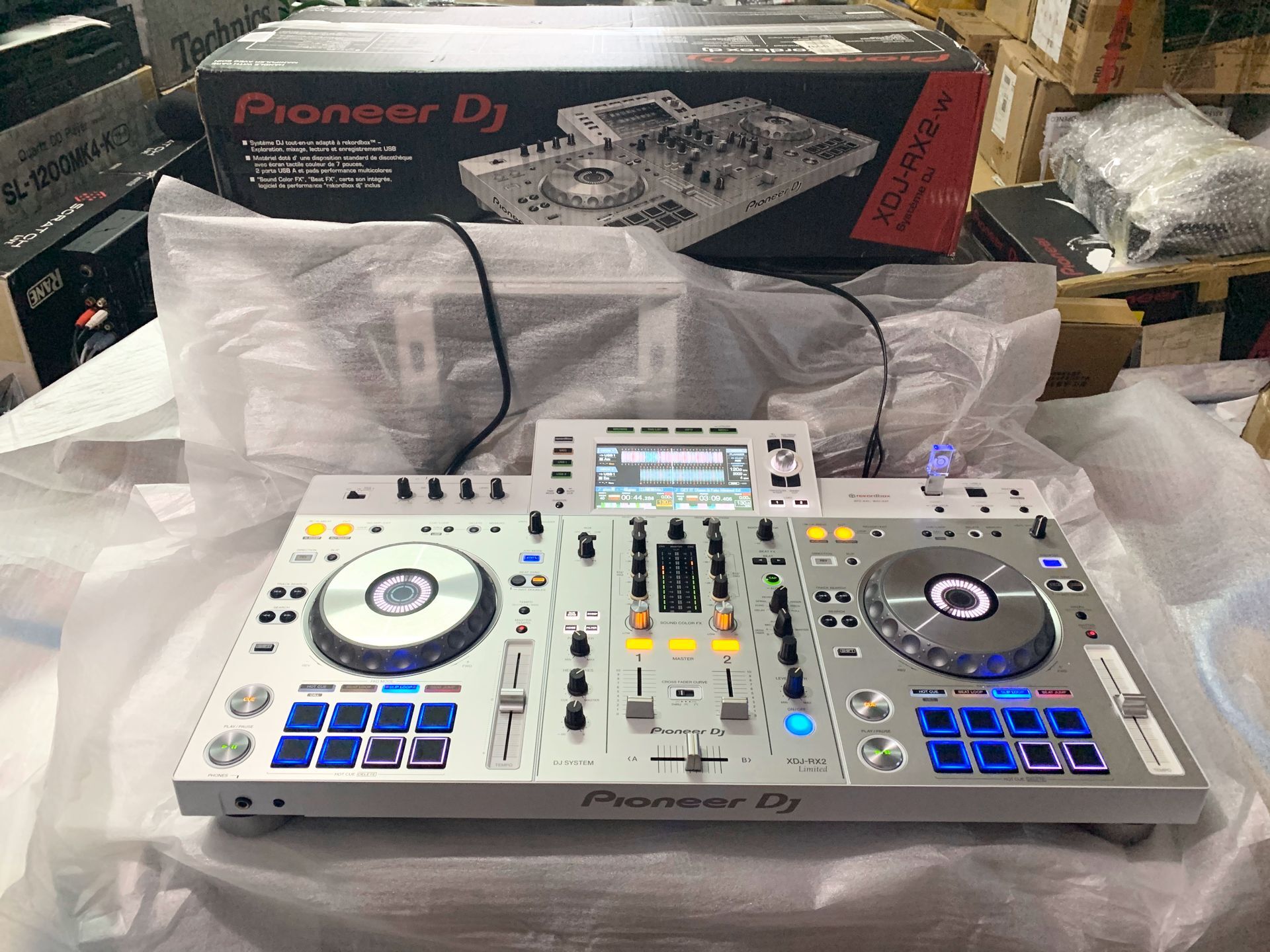 先锋Pioneer XDJ-RX2-W白色限量版控制器打碟机一体机带原包装|msdalam kategori Peralatan Audio-visual, Stage Equipment, Mixer (peringkat) - dari Buy2taobao.com untuk memberikan perkhidmatan ejen Taobao profesional membeli