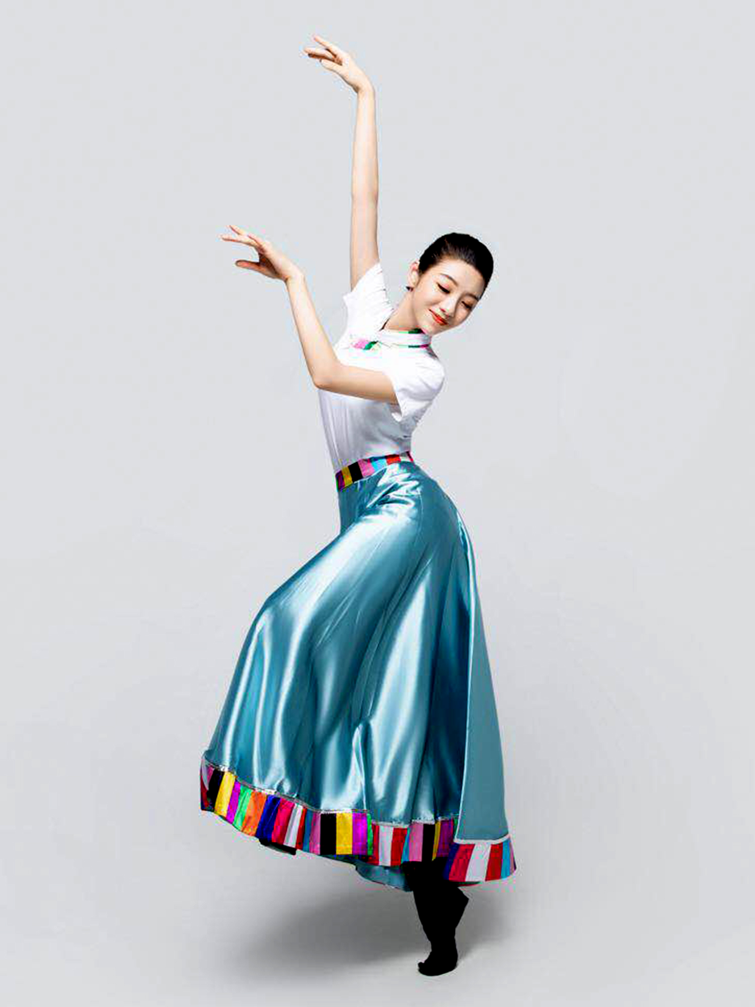 舞依恋2023新款藏族舞蹈服装女舞蹈表演练习裙子套装定制民族服装