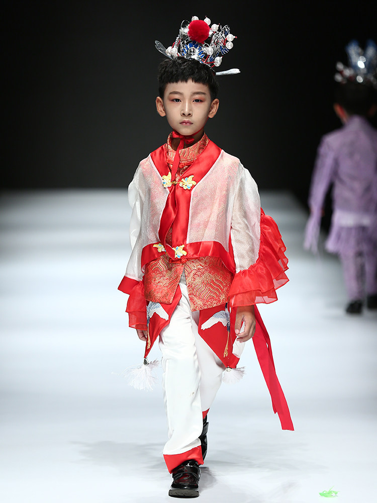 薇设计儿童礼服t台走秀礼服中国风国潮时装周发布会男模礼服出租