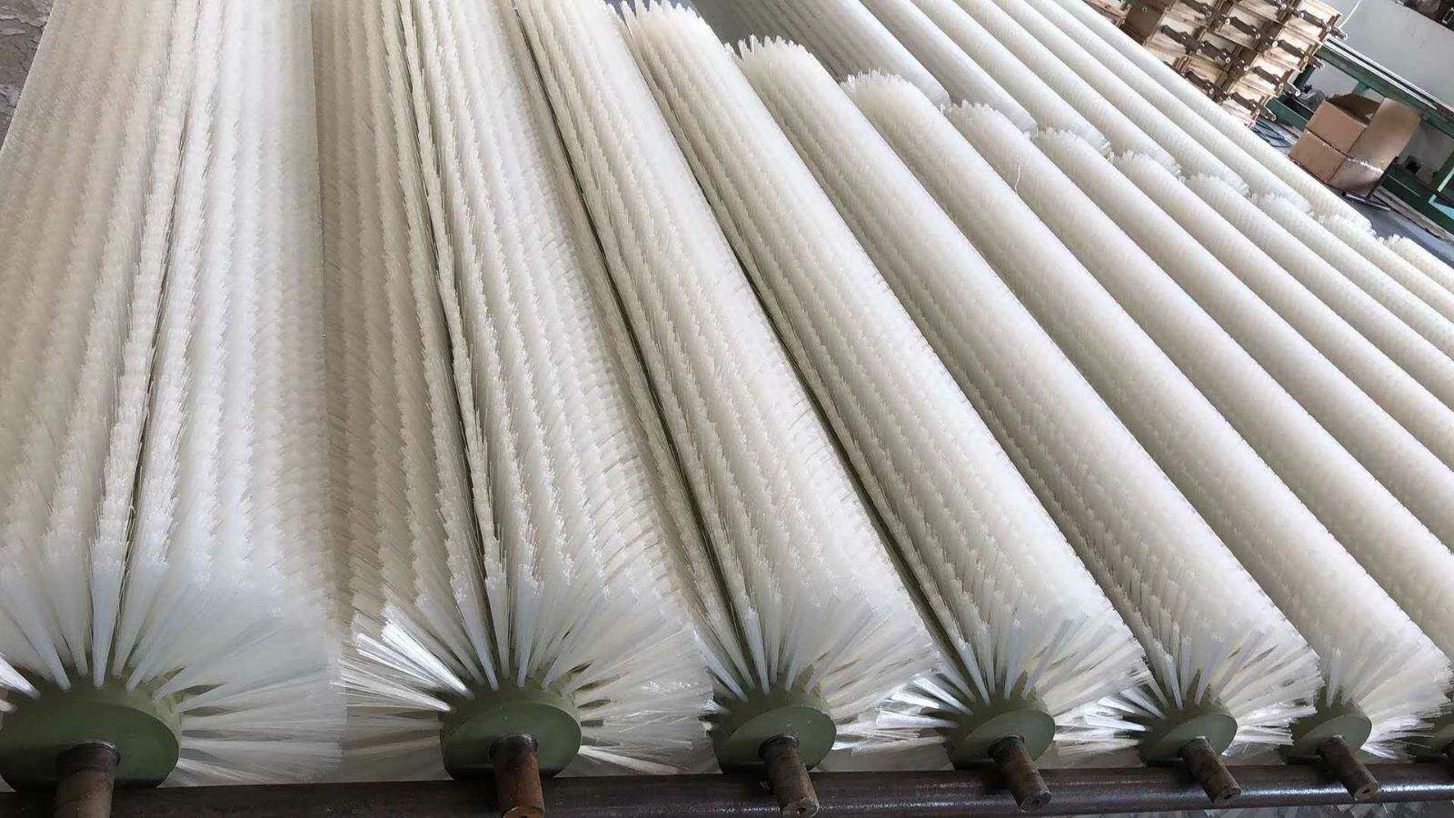 一折尼龙毛刷辊 滚筒 工业_上新厂家尼龙丝清洗刷辊大型工业毛刷辊