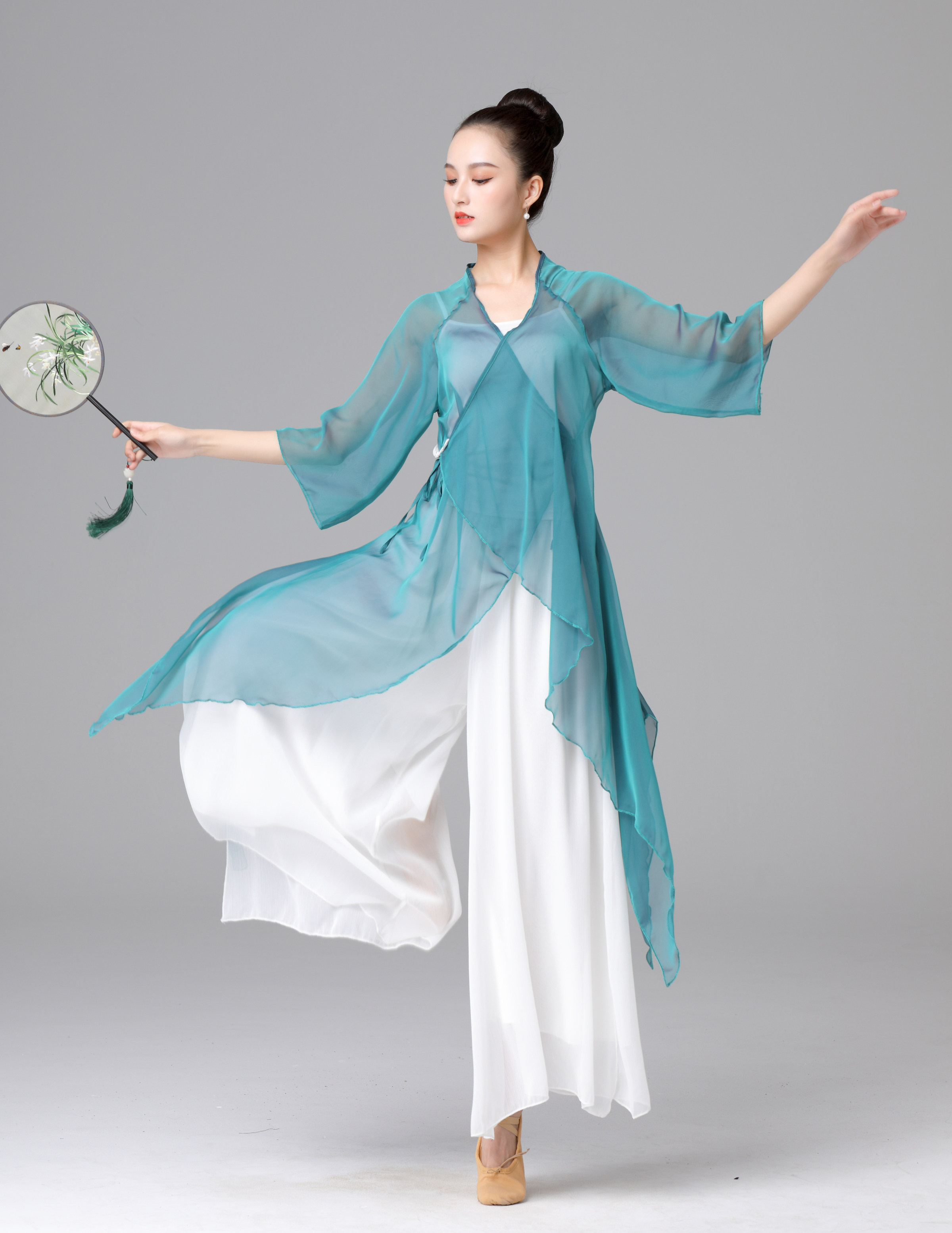 新款古典舞蹈演出服