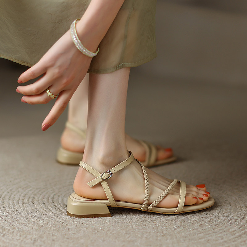 新款平跟凉鞋女