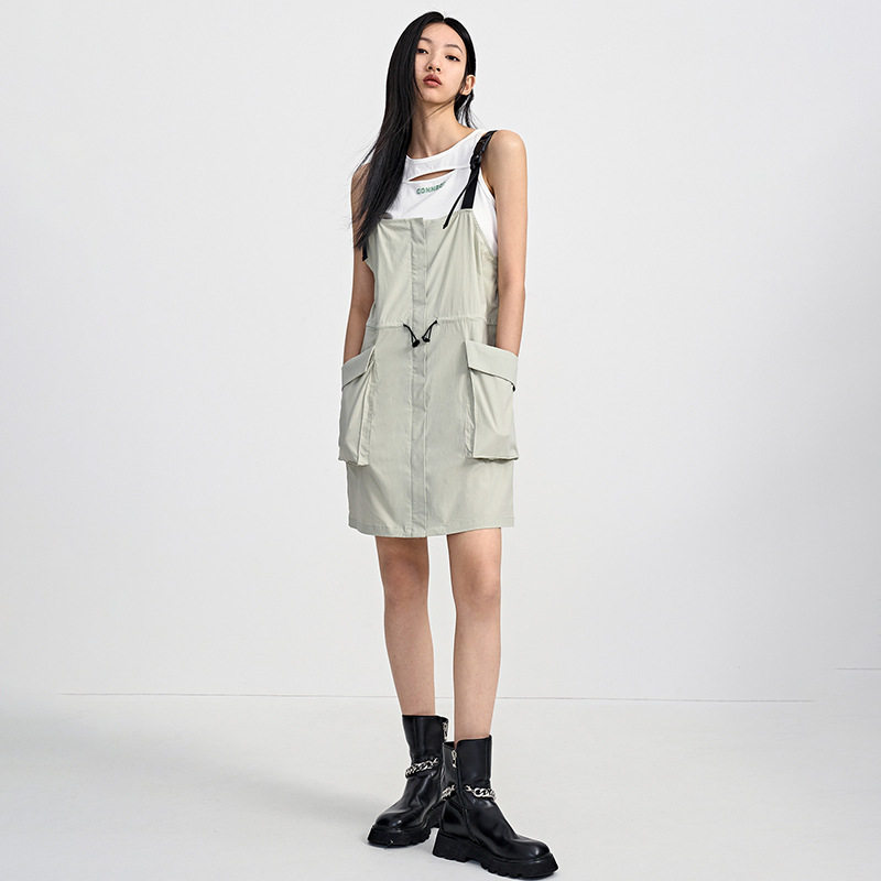 门店专柜同款ur2022夏季新款潮酷工装口袋收腰背带连衣裙wv19s7b