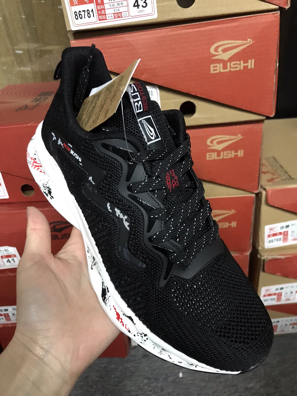 2步狮运动鞋男2021年新款黑色休闲鞋青年系列轻便跑步鞋耐磨系带已售1