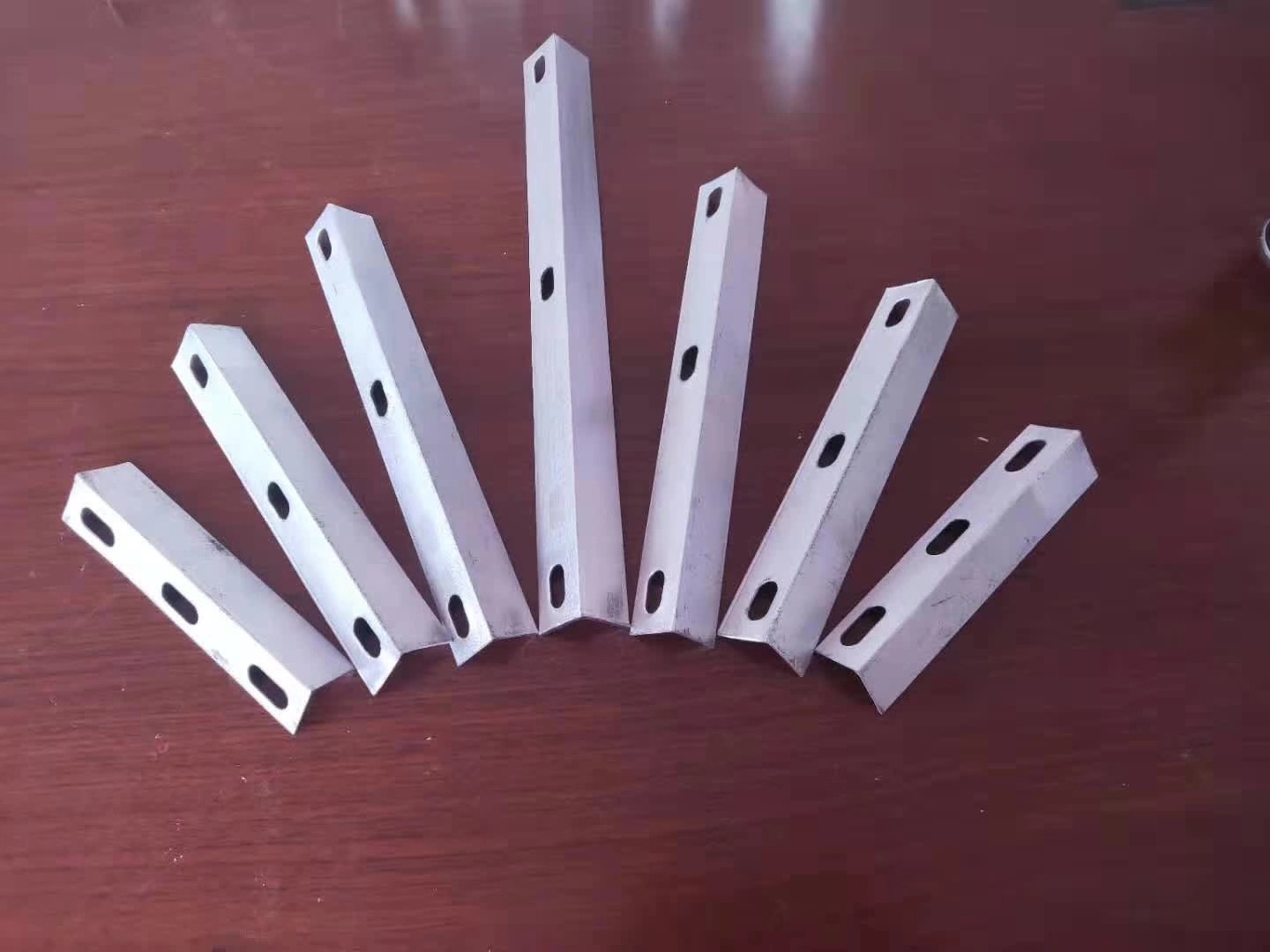 角钢桥架横担配线槽吊件托架线槽配件水平吊架支架桥架通用型