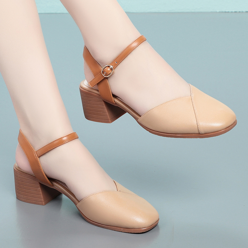 包头凉鞋女中跟粗跟夏天配裙子的鞋子软底一字带休闲大码方头皮鞋