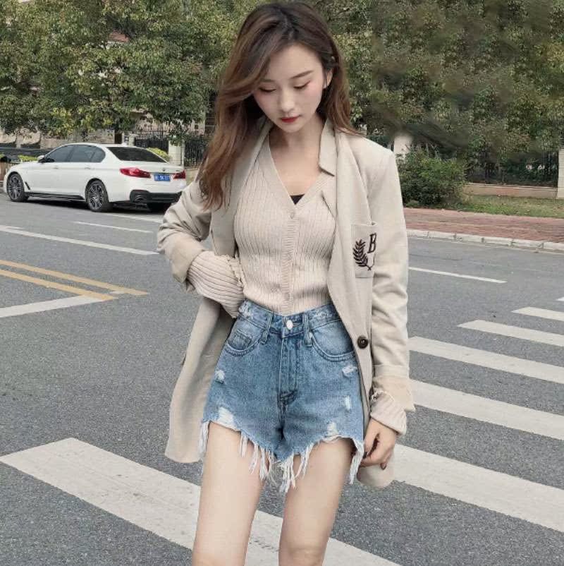 2020春夏季新款高腰破洞牛仔短裤女韩版宽松修身百搭毛边阔腿热裤在类目 模玩/动漫/周边/cos/桌游, Cosplay服饰/道具/服务, Cosplay女装中 - 来自Buy2taobao.com提供专业的淘宝代购服务