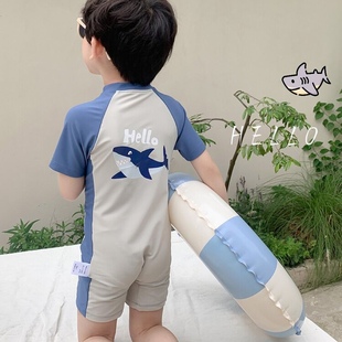 新款儿童连体泳衣可爱蓝色鲨鱼泳装男童宝宝短袖速干游泳衣韩系