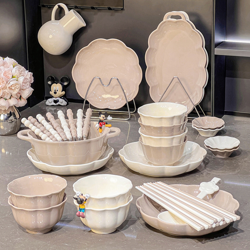 轻奢碗盘套装家用2024新款陶瓷吃饭碗筷盘子组合釉下彩餐具高级感