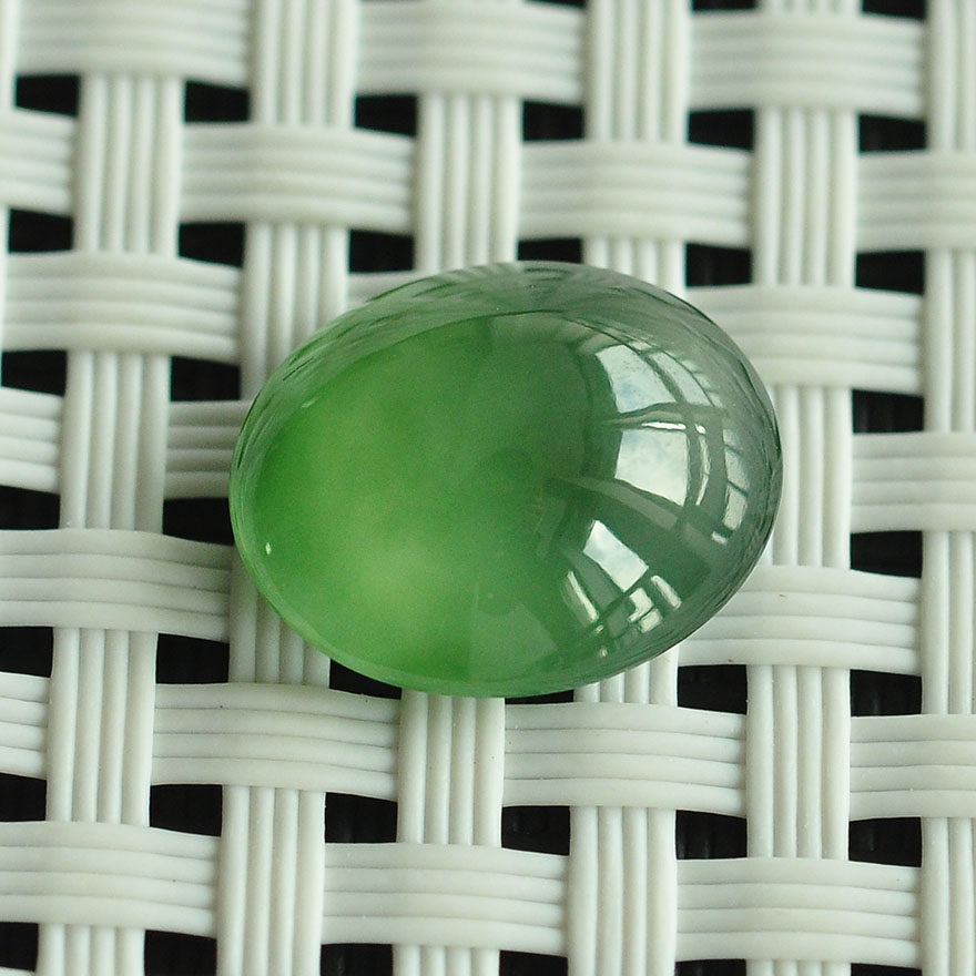 福茗翡翠~冰种a货淡绿起光大蛋面裸石 1.54g