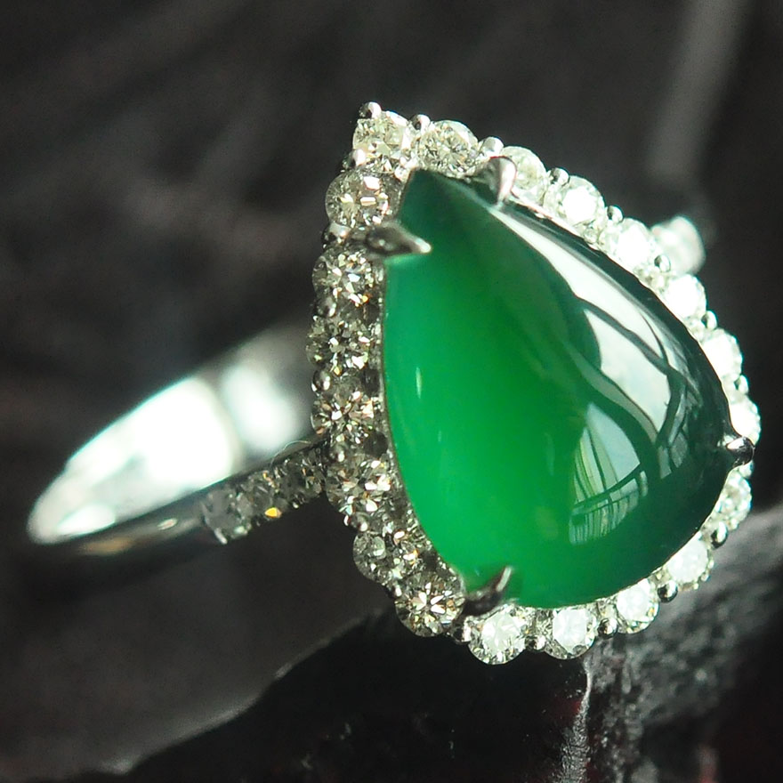 福茗翡翠~收藏级冰种a货满绿水滴戒指--18k金钻镶嵌 2.71g - 拍卖