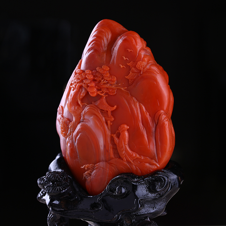 422g馆藏罕见保山无伤无裂美艳色泽南红摆件送底座