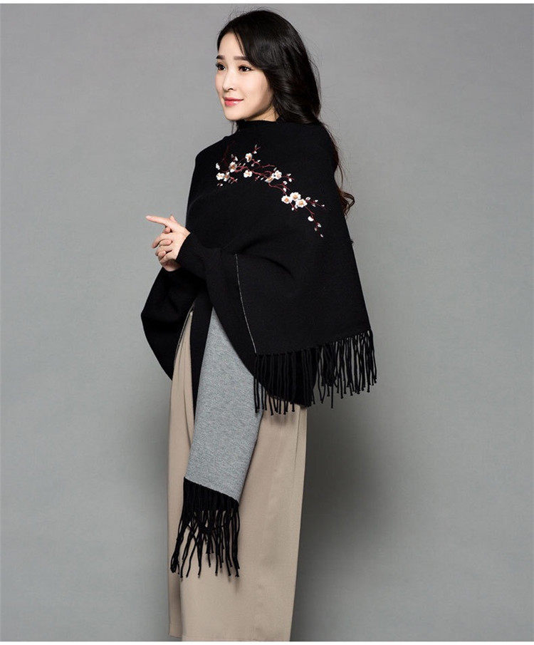 2020春冬新款带袖子披肩加厚斗篷有袖纯色围巾刺绣披肩女披风外套