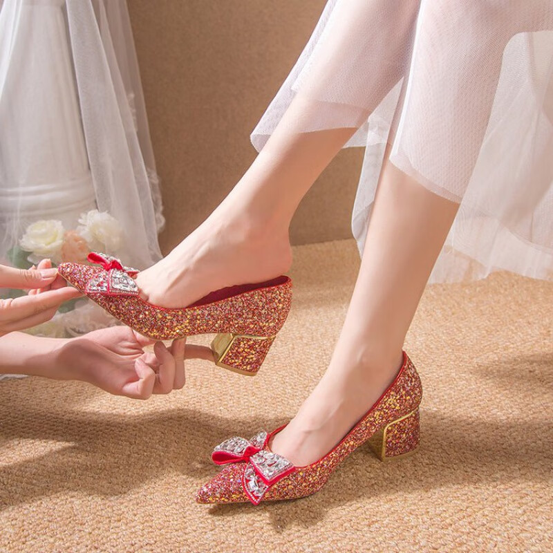 大码婚鞋2023新款加肥脚宽41一43中粗跟水晶婚宴高跟鞋新娘不累脚