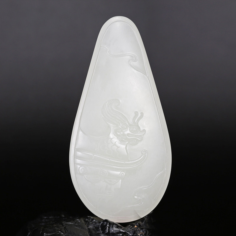 中国玉雕大师蒋宏利 新疆和田玉 螭吻玉牌55.38g j1508095