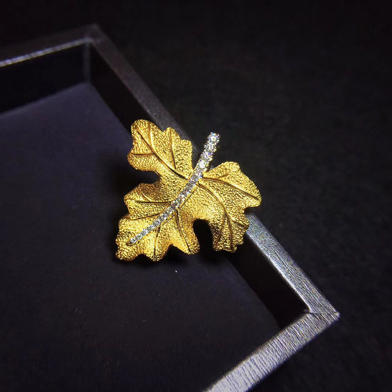 宝创集18k黄金镶钻石枫叶胸针吊坠两用款意大利黄金复古拉丝工艺
