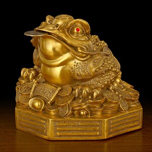 铜金蟾吸财图片