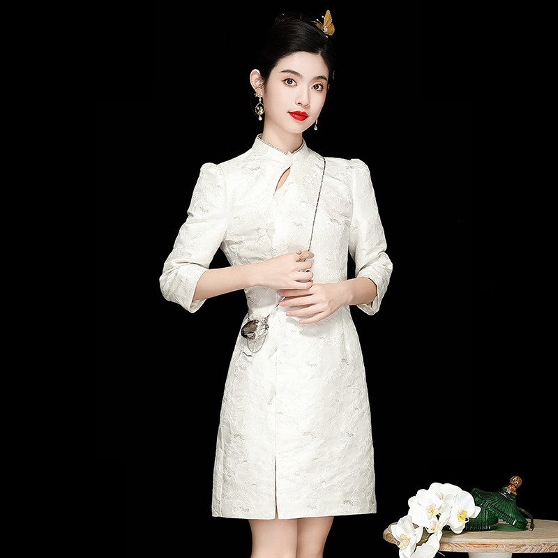 新中式年会旗袍春季2024年新款年轻款日常改良中国风连衣裙女短款