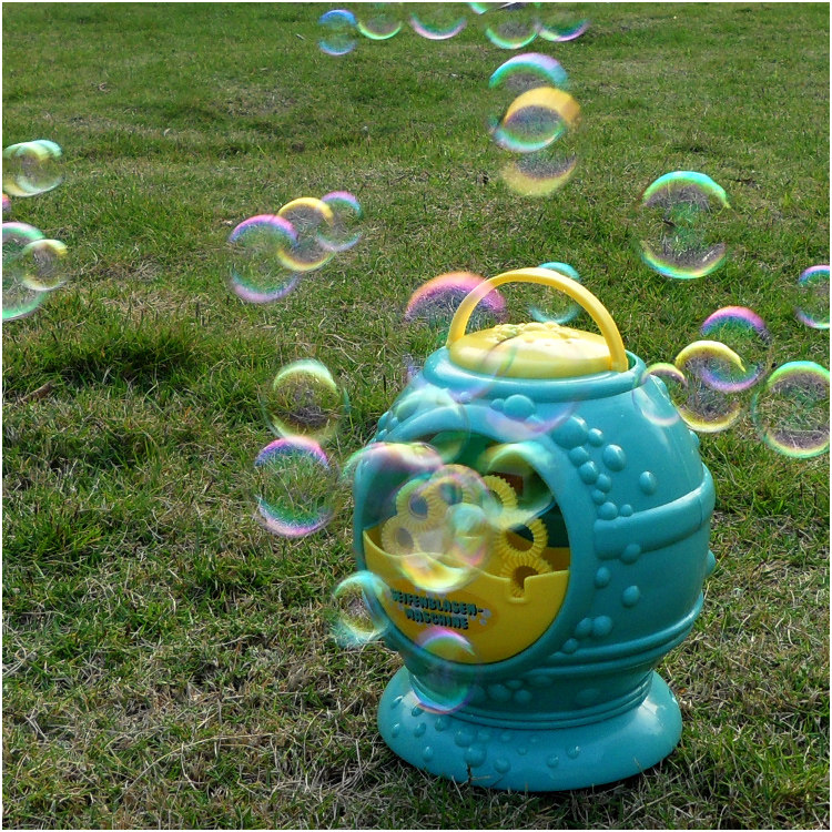 出口欧美手提式全自动泡泡机电动吹泡机七彩泡泡水早教儿童玩具