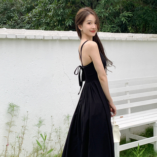 法式赫本风吊带连衣裙女夏季新款气质长裙高级感收腰甜辣小黑裙子
