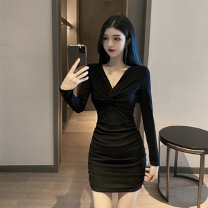 Autumn and winter new long sleeved V-neck chest fashion waist bag hip sexy bottomed dress