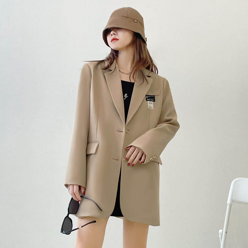 卡其色小西装外套女2021年春秋新款宽松学院oversize气质网红西服