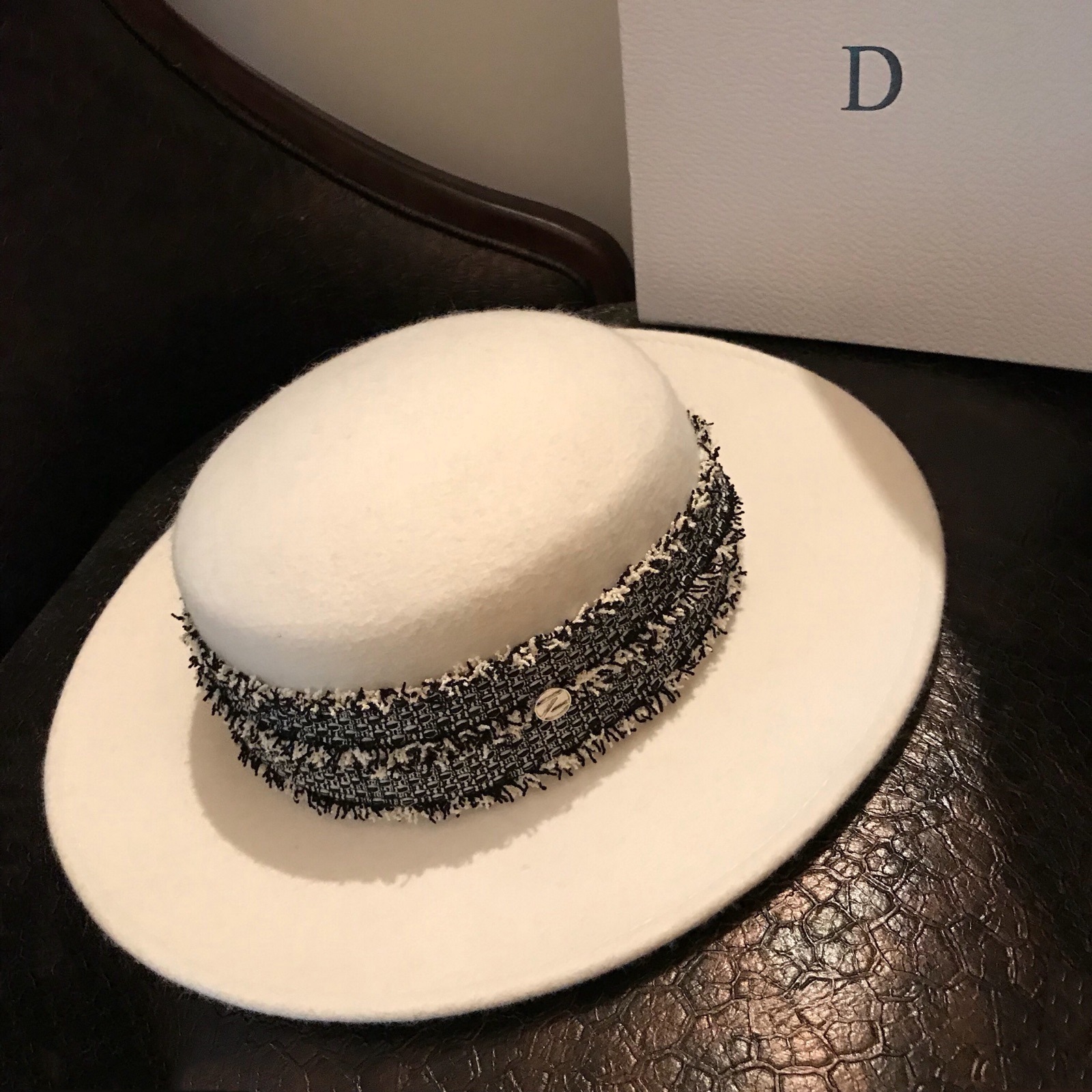 (今日10折)白色平顶礼帽女英伦秋冬百搭韩版赫本风名媛巴拿马复古羊毛