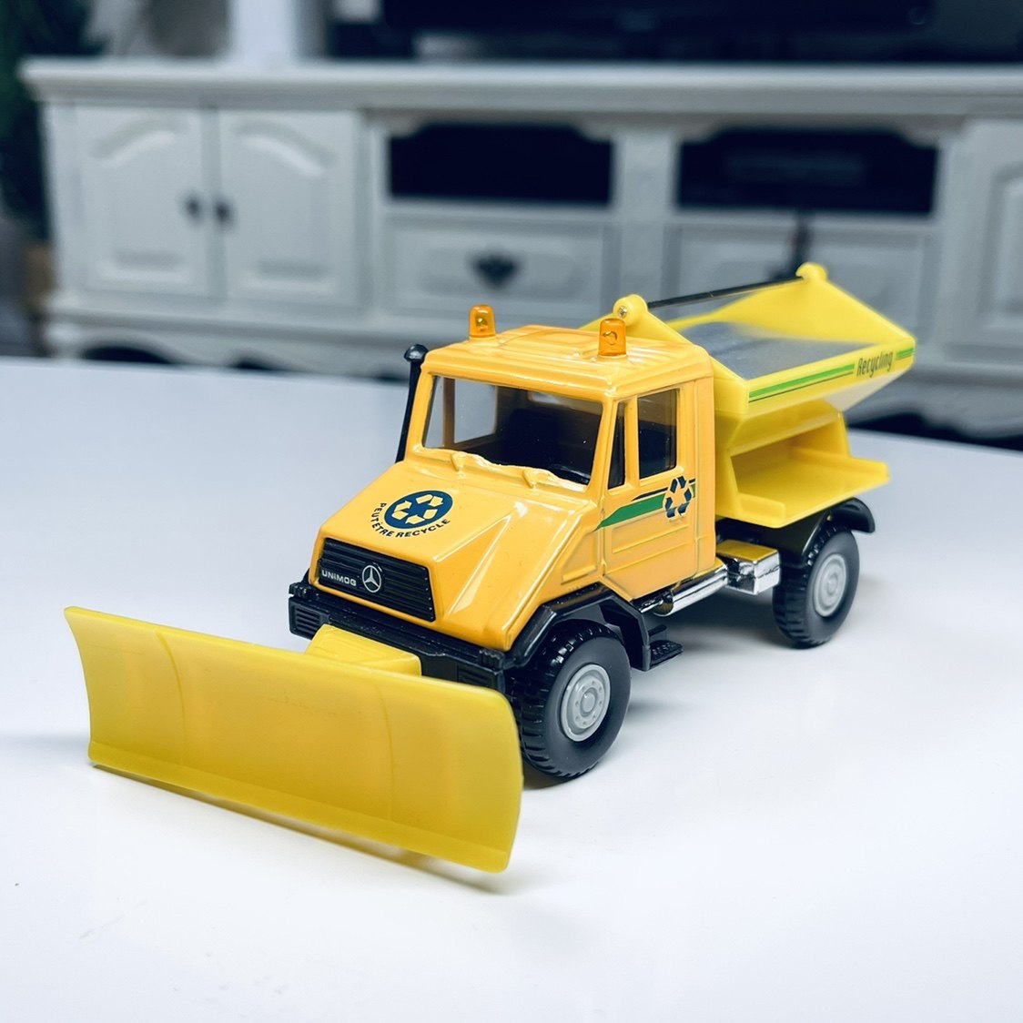 奔驰乌尼莫克扫雪车模型儿童玩具车