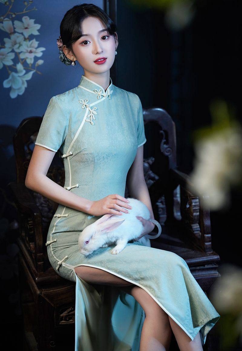 青色旗袍2022年新款夏款素雅韵味古法民国风年轻纯色长款大码走秀