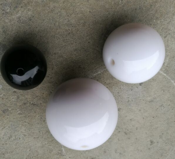 黑白色亚克力打孔球　实黑白色中通孔球　黑白色实心球中间有小孔