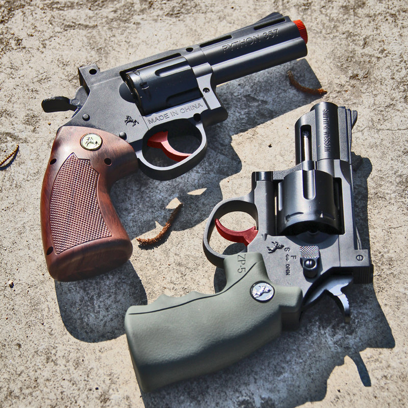 手动左轮水弹抢蟒蛇抛壳绝地仿真求生吃鸡道具模型成人儿童玩具枪