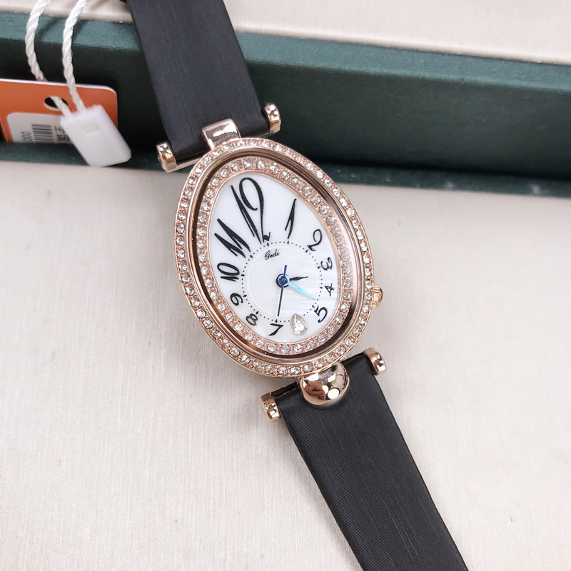 皇后手表女士镶钻复古阿拉伯数字轻奢时尚皮带防水鸽蛋椭圆形女表