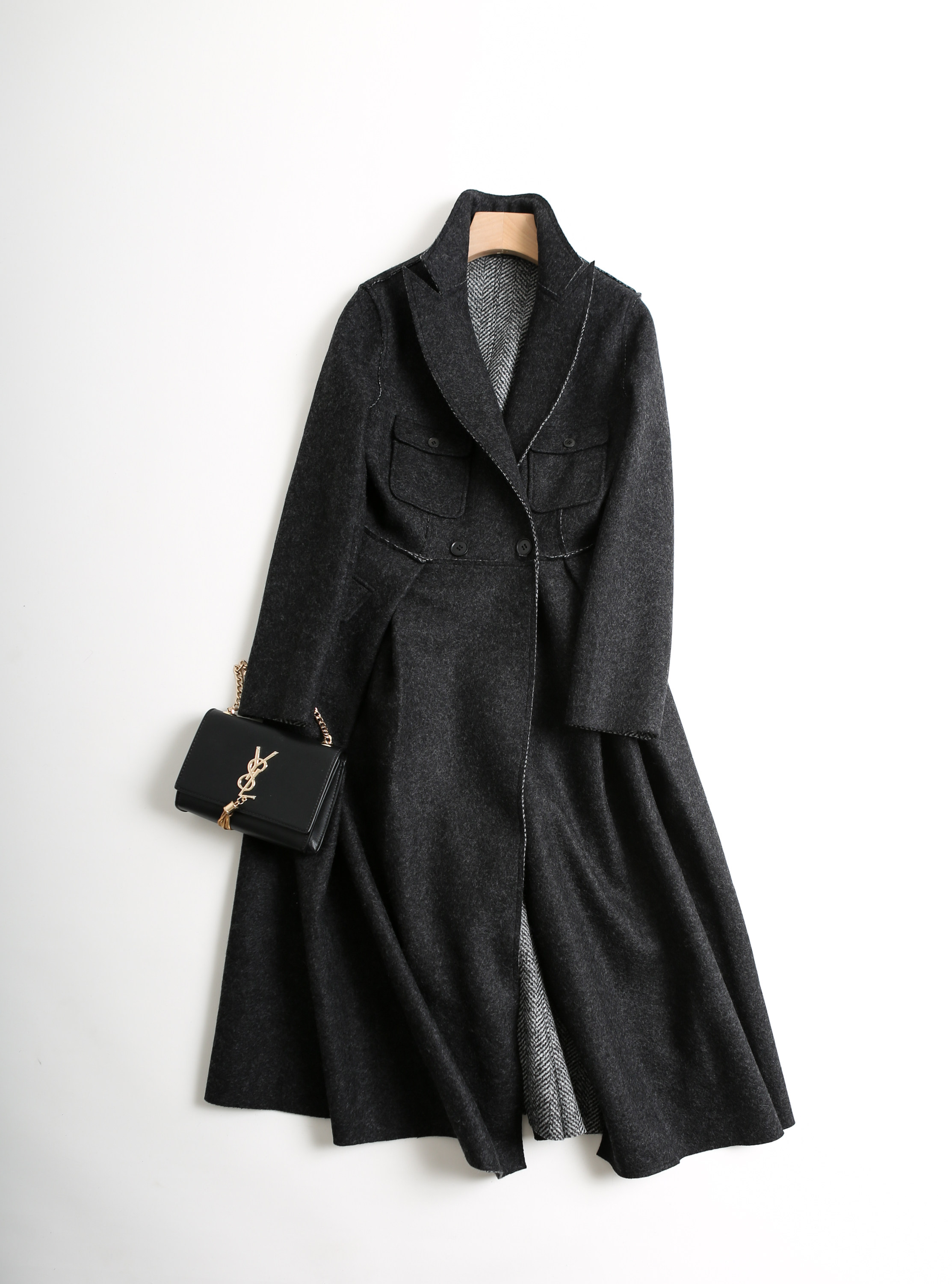 2018秋新款单扣中长款纯色羊毛潮流翻领收腰裙摆式大衣_不打折现价17