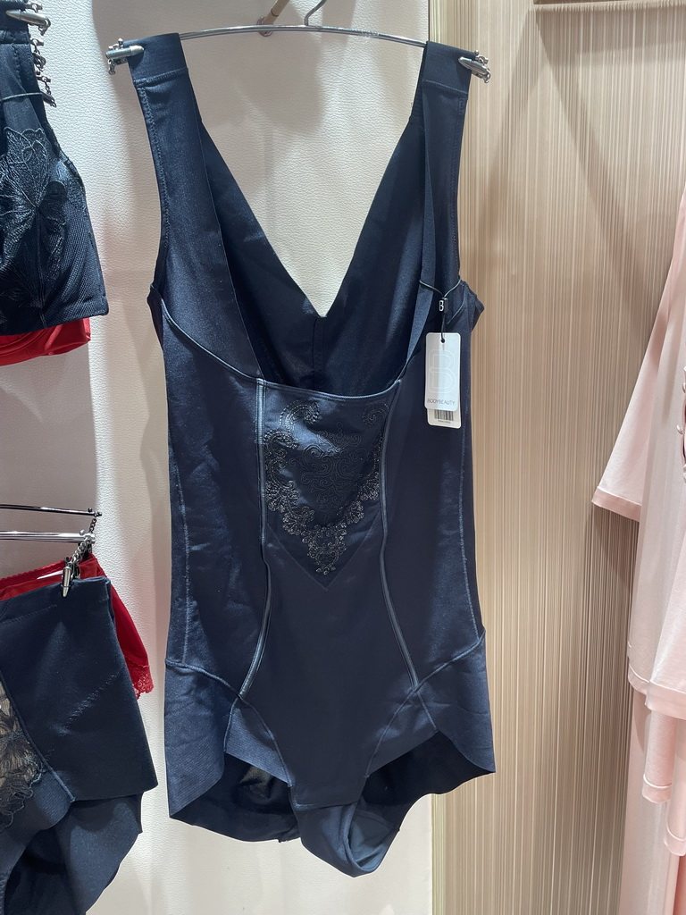 伊维斯2021秋冬新款中塑regina女士连体塑身衣50540103