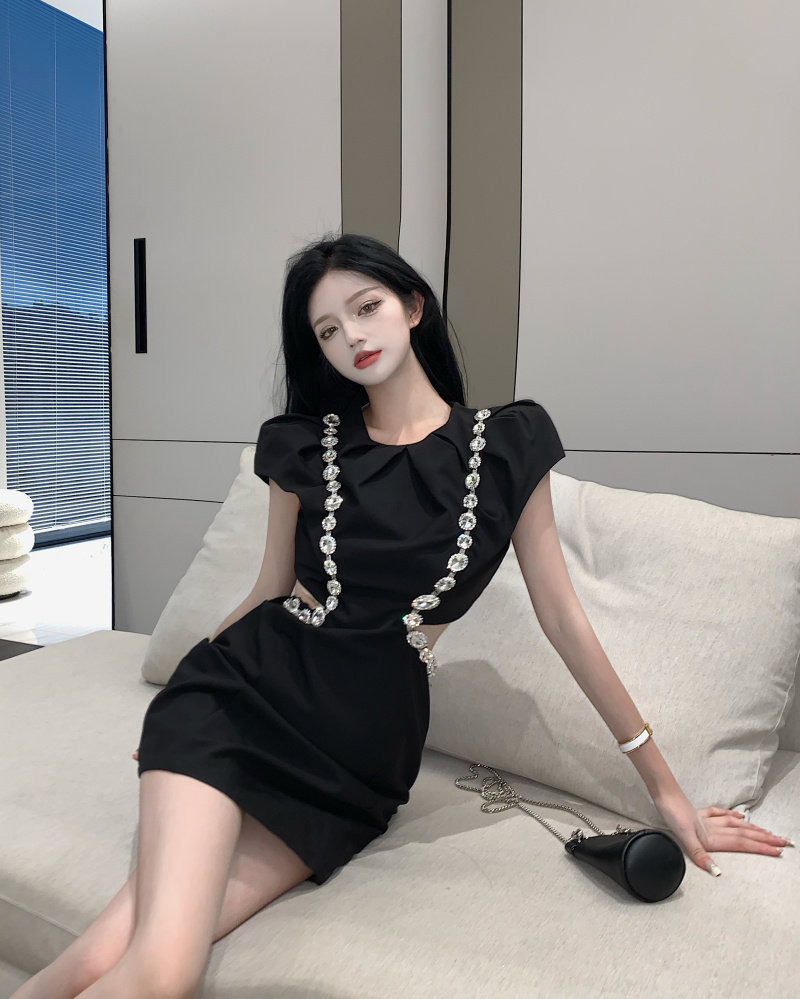 实拍实价 韩版泡泡袖重工镶钻收腰显瘦小黑裙连衣裙