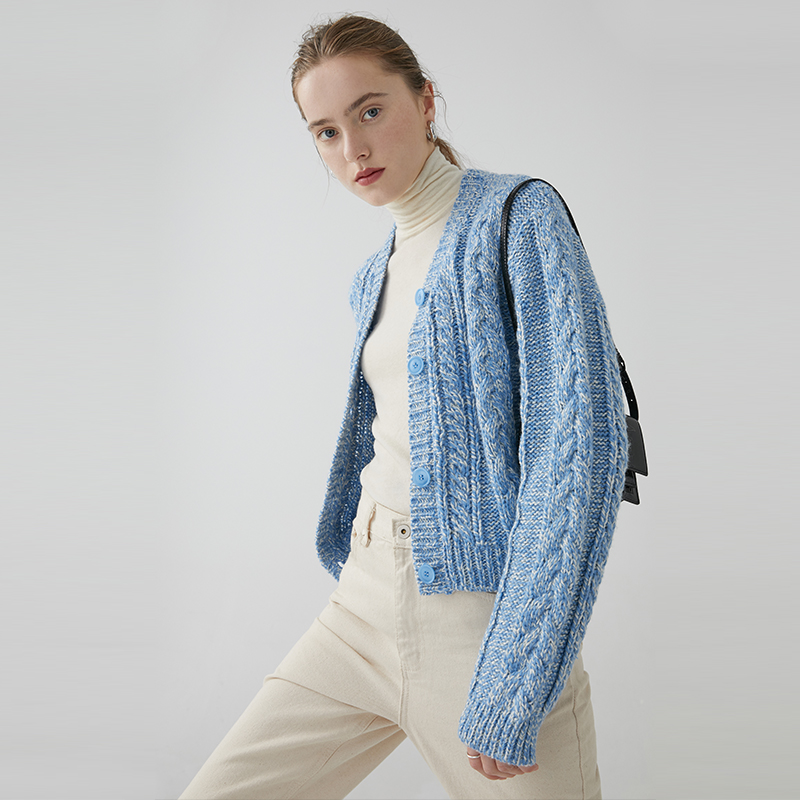 休闲毛衣外套女_范洛 2020春季冰淇淋夹色温柔休闲宽松软糯绞花针织