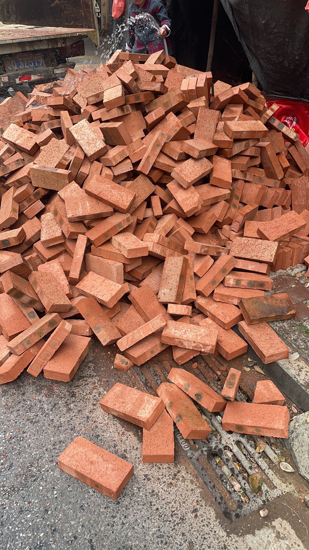 阳江同城送货建筑红砖块红砖头实心砖盖房用红砖积木砖砌墙砖瓦