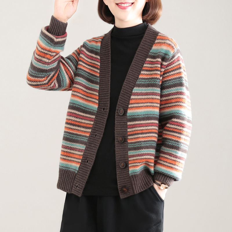 孔雀飞飞韩版大码遮肉复古休闲时尚v领开衫外套彩色条纹毛衣女优蝗