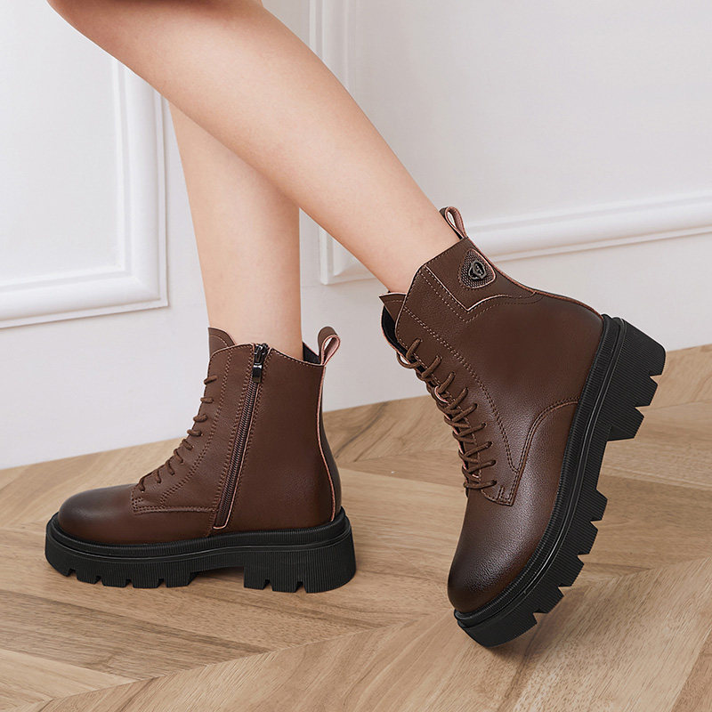 冬天新款马丁靴35到40中年妇女皮靴50岁妈妈棉靴子中腰半根短靴潮