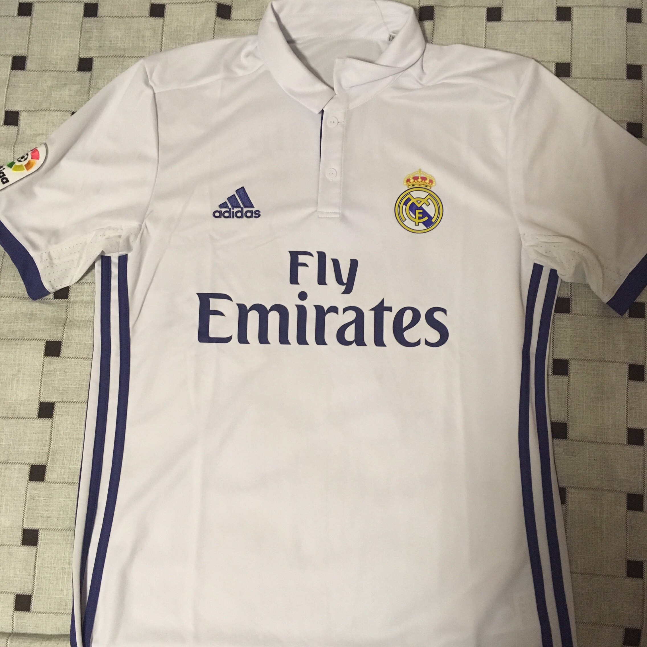 16-17赛季皇马主场7号c罗球衣