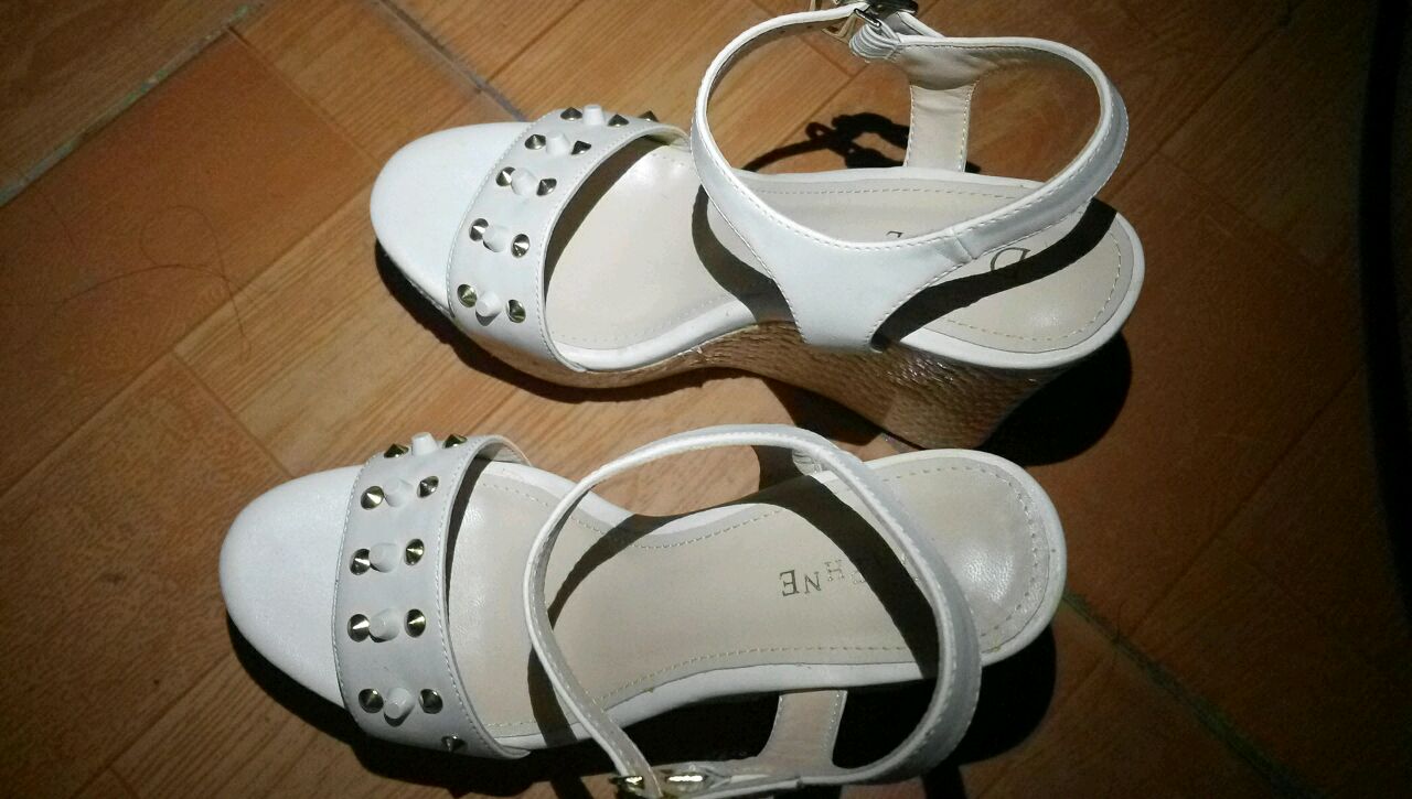 【鞋子女达芙妮凉鞋高跟】_二手_转让_回收 – 闲鱼