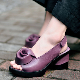古馳紫色 2020新款 裡外真皮女涼鞋 粗跟高跟復古花朵民族風淑女紫色魚嘴鞋 古馳