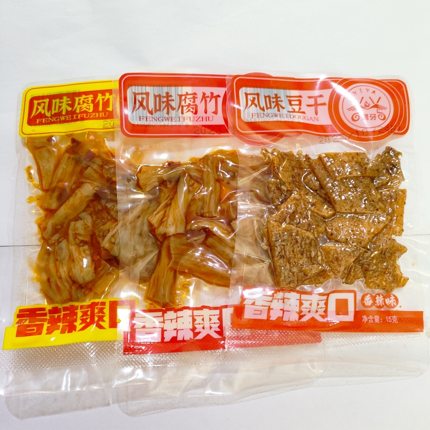 易牙红油辣干子香辣味风味豆干风味腐竹香辣味蒜香味腐竹麻辣零食