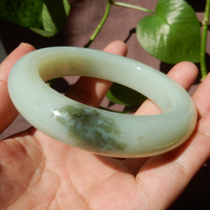 方言和田玉活动价6280元精品白玉俄料带翠山料珍品内径56mm手镯w