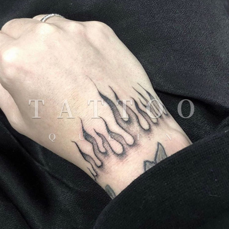 花臂少女tattoo a7暗黑系手背手腕火焰渐变逼真纹身贴 一张有两个