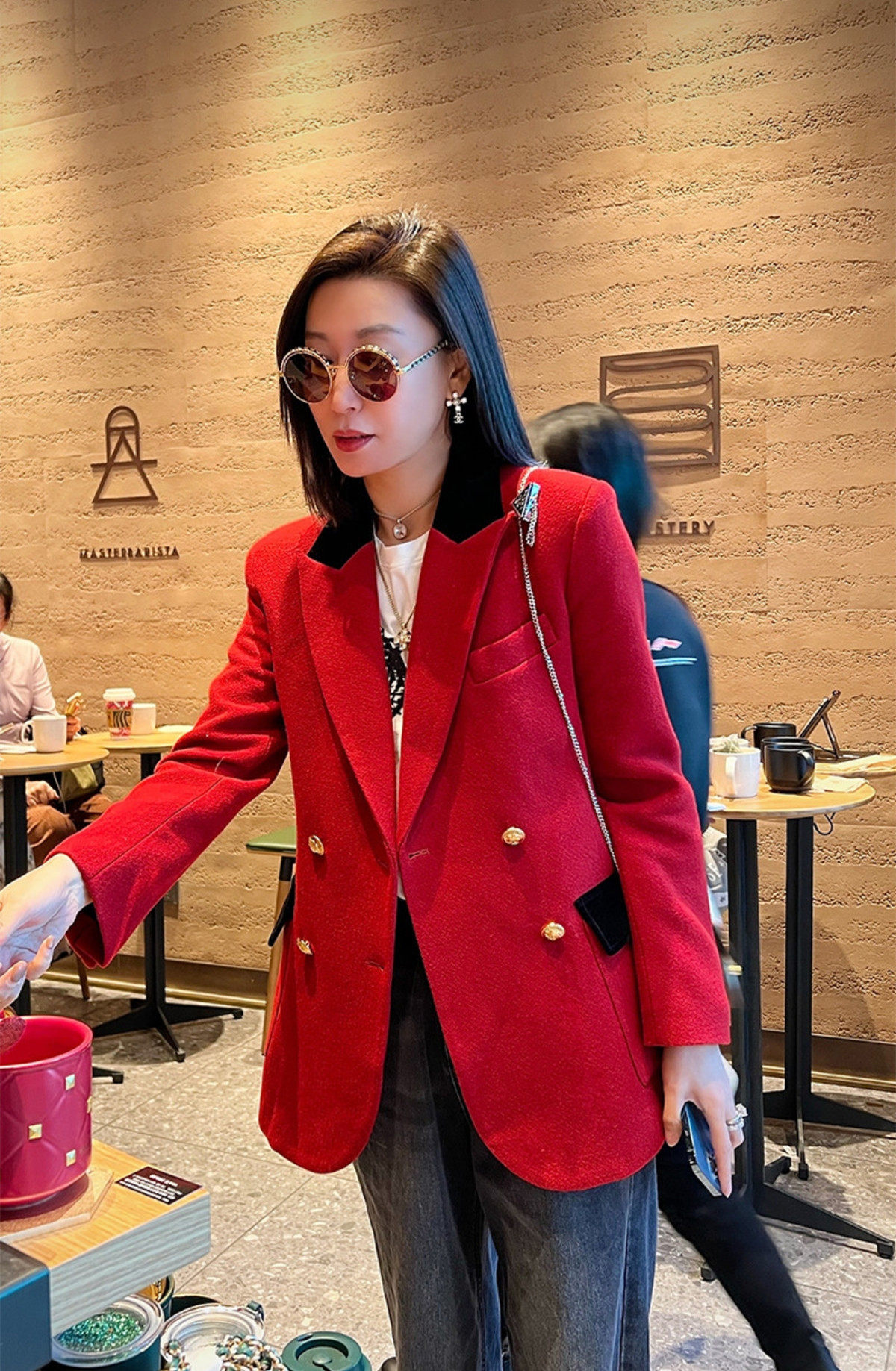 欧洲站高级感红色丝绒撞色西装女春秋新款时尚洋气设计感小众外套