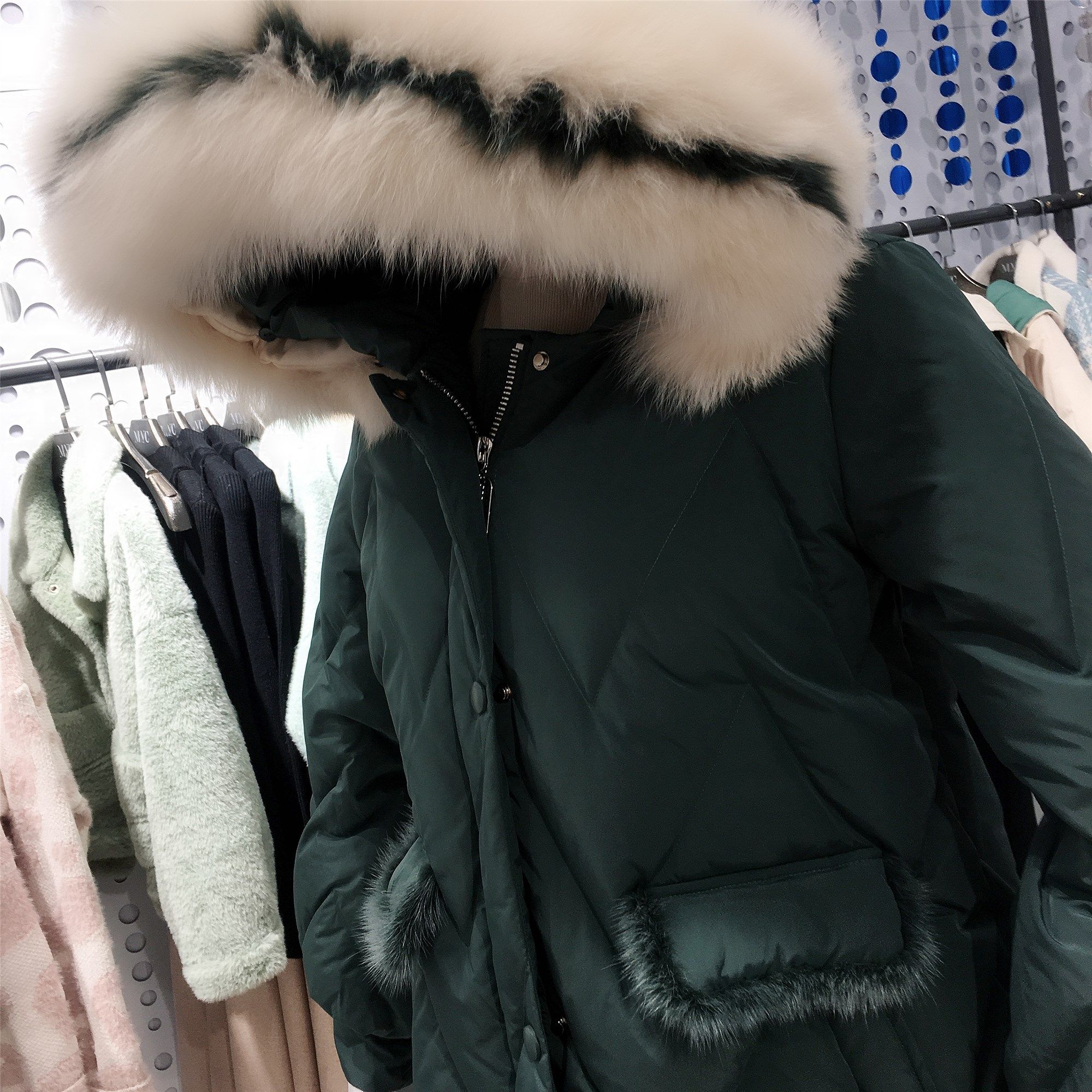 热销美丽衣橱羽绒服