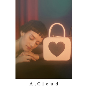 服裝愛馬仕設計衣服圖片 A.Cloud Colour Archive 獨特設計玩味桃心方片撞色手提斜挎包 衣服