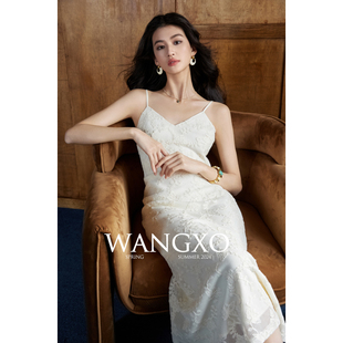 WANGXO｜重工立体蕾丝绣花缎面里布｜V领无袖长款鱼尾吊带连衣裙